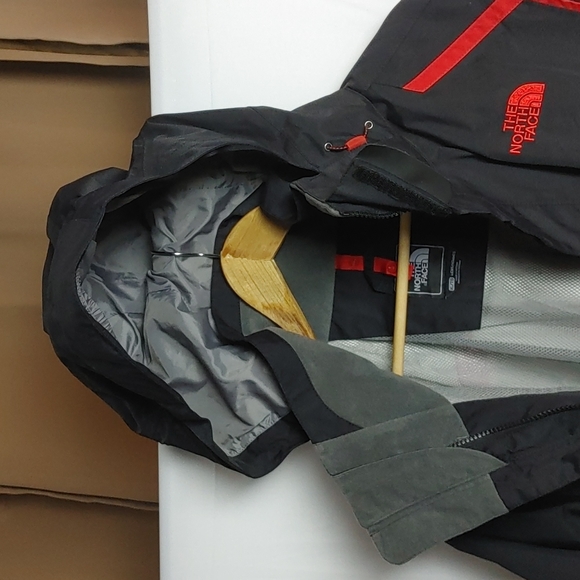 Northface windbreaker - Picture 4 of 5